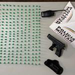 Polícia Militar apreende drogas e réplica de arma de fogo em Itabirito