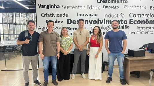 Representantes do shopping e das Secretarias envolvidos no projeto