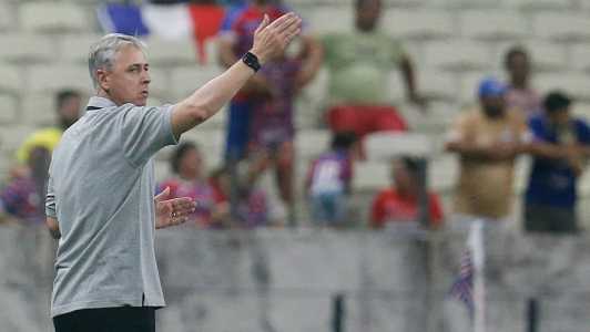 Tiago Nunes comandará o Botafogo no Estádio Nilton Santos pela primeira vez no domingo (26)