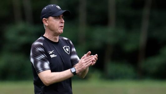 Tiago Nunes durante treino do Botafogo no CT Lonier, no Rio de Janeiro