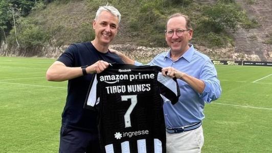 Tiago Nunes é recebido por John Textor no Botafogo