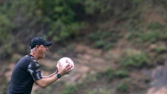 Tiago Nunes fará sua estreia como treinador do Botafogo nesta quinta, contra o Fortaleza