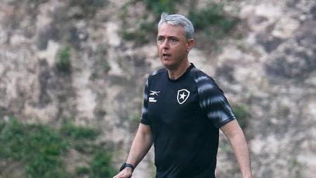 Tiago Nunes já comandou os dois primeiros treinos no Botafogo