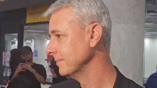 Tiago Nunes no desembarque no Rio de Janeiro