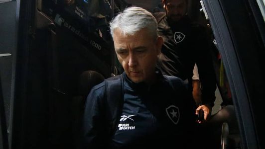 Tiago Nunes, técnico do Botafogo, no estádio Couto Pereira