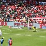 Goleiro brasileiro marca golaço de cavadinha no México; assista