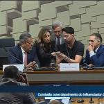 Rico Melquiades demonstra Jogo do Tigrinho durante depoimento à CPI das Bets