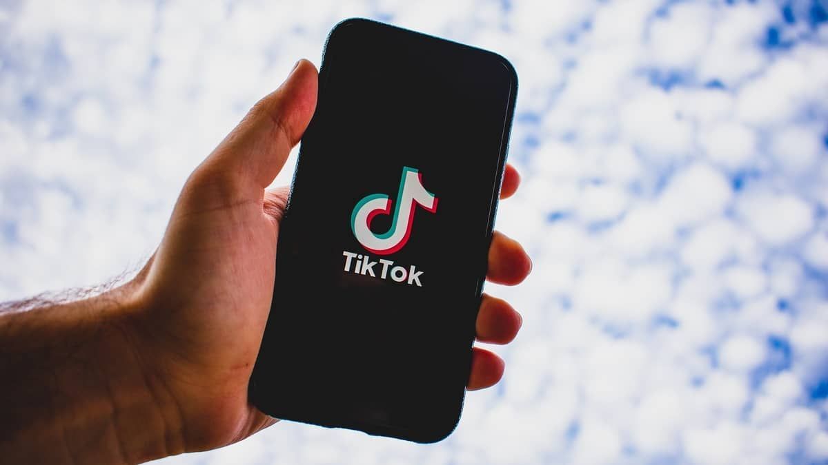TikTok é multado em R$ 153,7 milhões por falhas na proteção de crianças e adolescentes