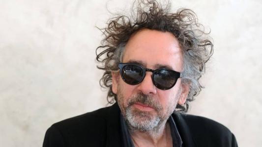 Tim Burton completa 65 anos como um dos cineastas mais cheios de estilo da história do cinema