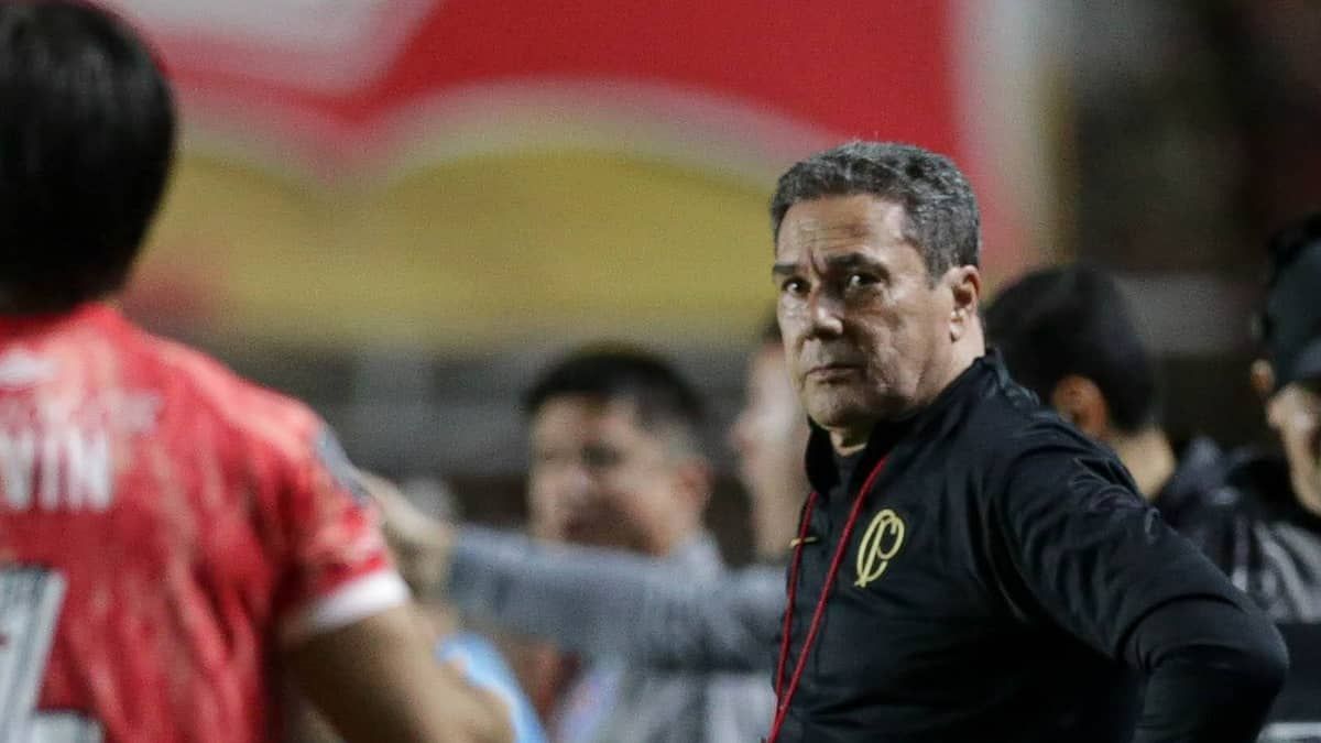 Corinthians passa de 450 minutos sem marcar gol com bola rolando