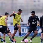 Mano Menezes faz ajustes no ataque do Corinthians para enfrentar o Santos