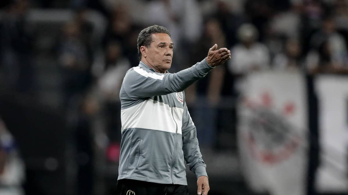 Corinthians é dominado pelo Bragantino e perde pelo Brasileirão