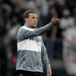 Corinthians é dominado pelo Bragantino e perde pelo Brasileirão