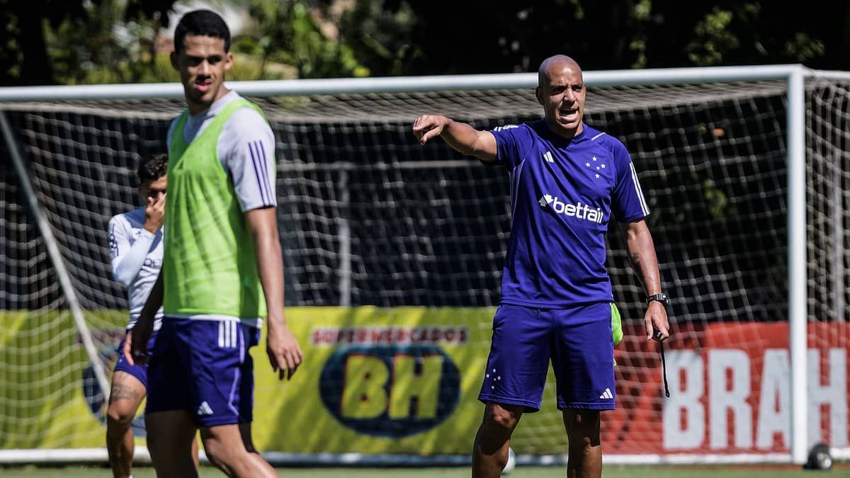 Cruzeiro enfrenta o Santos em busca da terceira vitória seguida no Brasileiro 