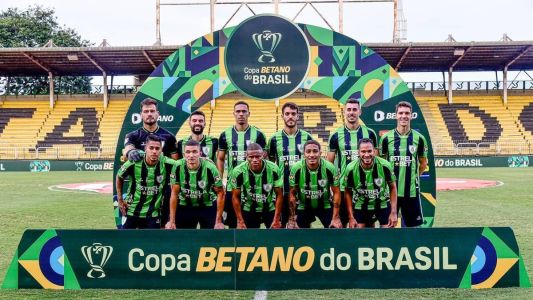 Time do América durante partida pela Copa do Brasil