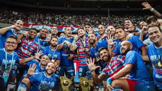Time do Fortaleza em comemoração do título do Campeonato Cearense