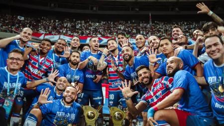 Time do Fortaleza em comemoração do título do Campeonato Cearense