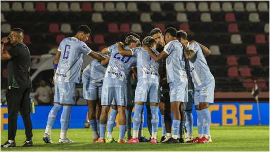 Time do Paysandu durante jogo pela Série B do Campeonato Brasileiro
