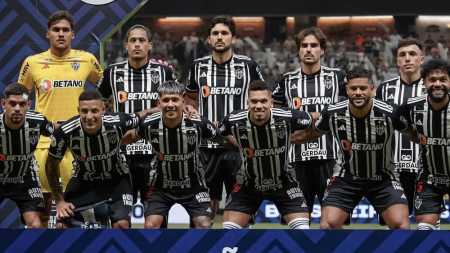 Time titular do Atlético em partida contra o Goiás, no último domingo (12)