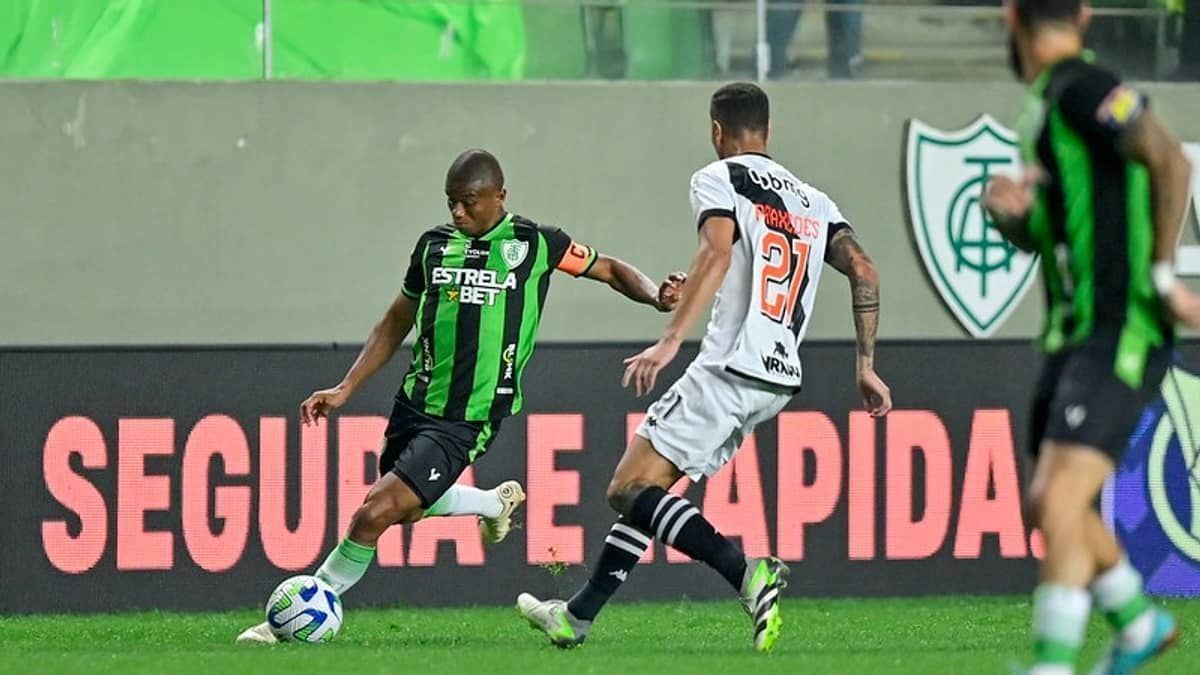 Vasco marca no fim, afunda América e deixa zona de rebaixamento do Brasileiro