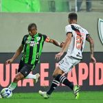 Vasco marca no fim, afunda América e deixa zona de rebaixamento do Brasileiro