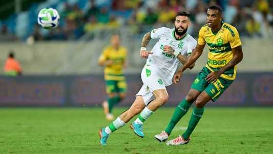 Times ficaram no empate por 2 a 2 nesta sexta-feira (15)