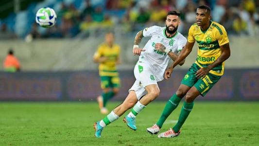 Times ficaram no empate por 2 a 2 nesta sexta-feira (15)
