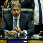 Aliados de Lira reagem com desconfiança à operação da PF