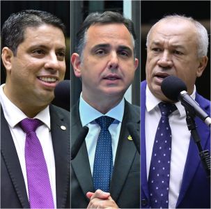 O deputado Igor Timo (esq.), o senador Rodrigo Pacheco (cen.) e o deputado Paulo Guedes (dir.)