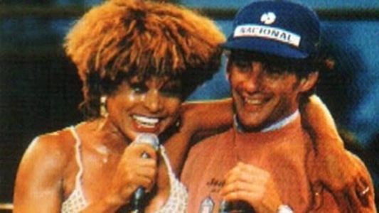 Tina Turner e Ayrton Senna se encontram no palco de show na Austrália