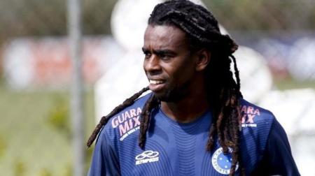 Tinga defendeu o Cruzeiro entre 2012 e 2015
