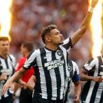Botafogo atropela o Coritiba e garante o primeiro turno do Brasileiro