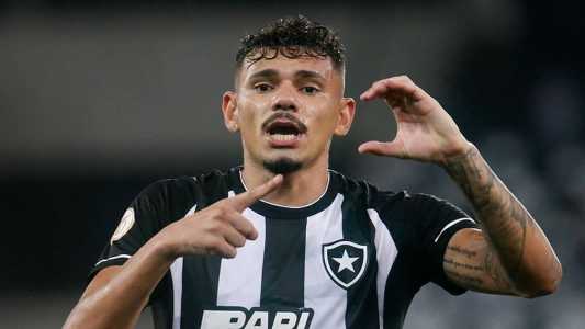 Tiquinho Soares é dúvida novamente no Botafogom, desta vez para enfrentar o Fortaleza