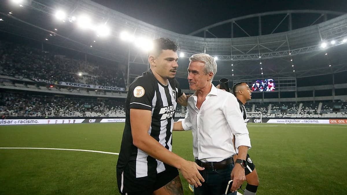 Luís Castro afasta pressão do Botafogo, que faz início histórico de Brasileirão