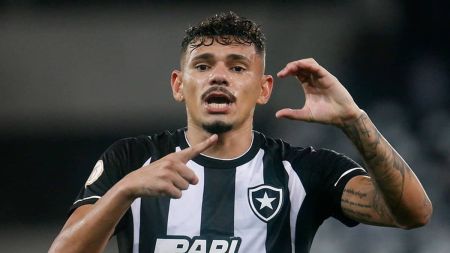 Tiquinho Soares é o principal nome da Série A do Brasileirão, com seis gols e três assistências