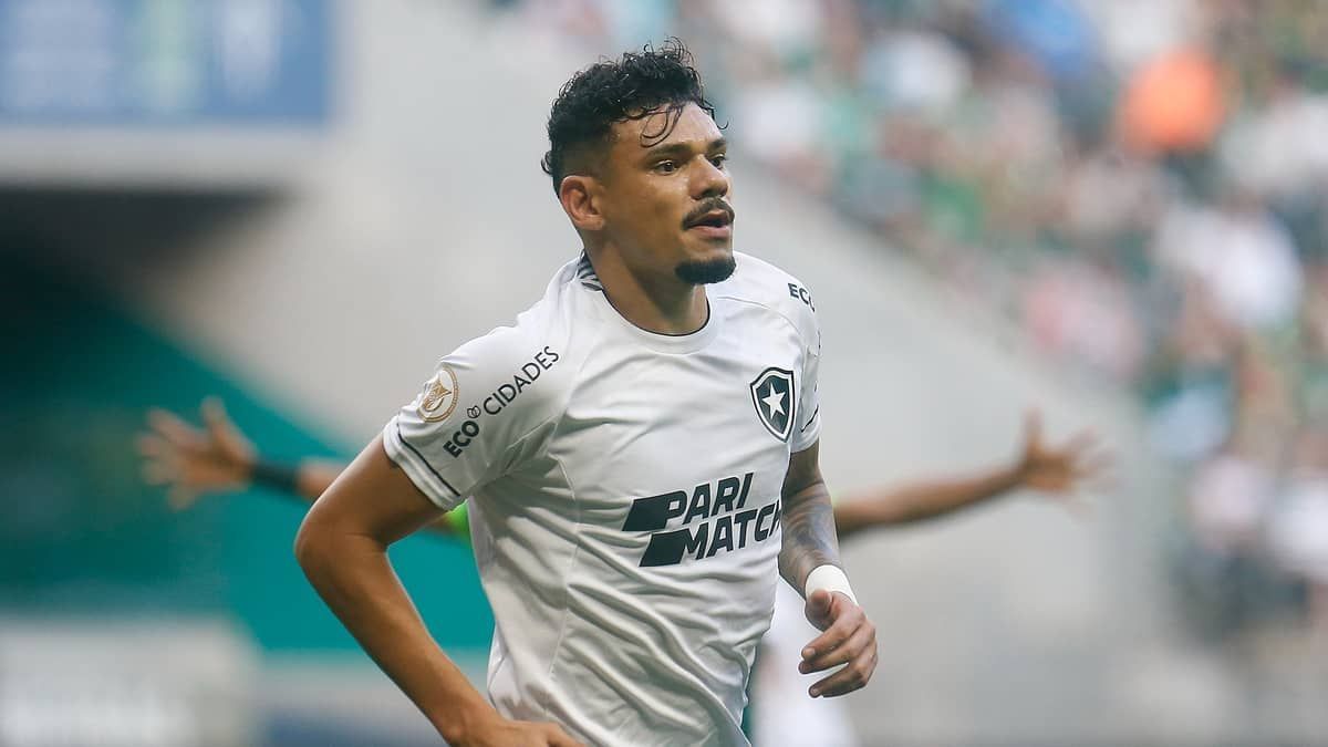 Diretor do Botafogo admite sondagens por Tiquinho Soares