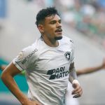 Diretor do Botafogo admite sondagens por Tiquinho Soares