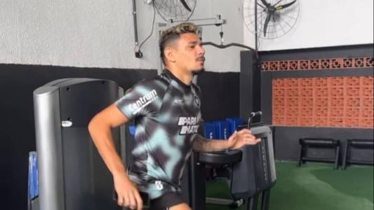 Tiquinho Soares em atividade no CT Lonier