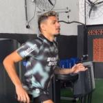 Jogador do Botafogo brinca com Tiquinho Soares: 'O homem já está quase pronto'