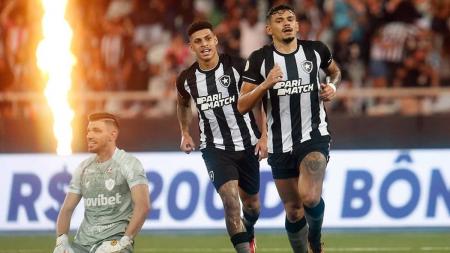 Tiquinho Soares fez os dois gols da vitória do Botafogo sobre o Fortaleza