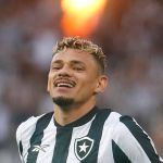 Artilheiro do Botafogo, Tiquinho Soares tem mais gols que o Vasco no Brasileirão