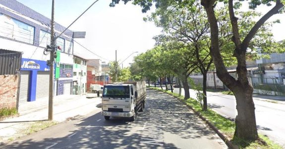Av. Nélio Cerqueira, nº 802, bairro Tiroal, em frente à loja JK Veículos