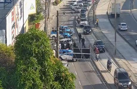 Tiroteio entre PM e criminosos deixa um morto e dois feridos no Rio de Janeiro
