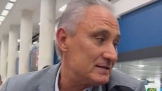 Tite desembarcou no Rio nesta terça-feira (26)