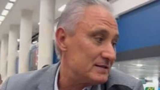 Tite desembarcou no Rio nesta terça-feira (26)