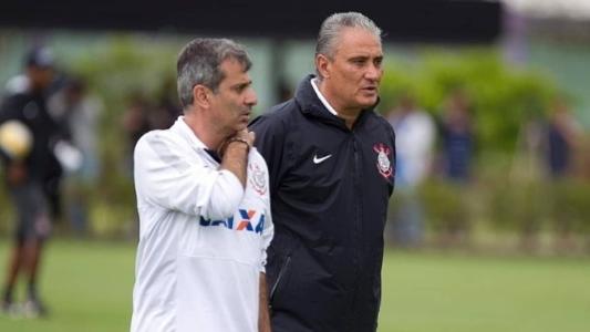 Tite ao lado de Fábio Mahseridjian, seu 'intermediário' para o retorno ao Corinthians