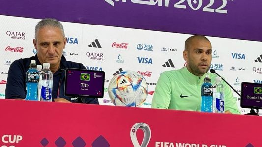 Tite e Daniel Alves concederam entrevista coletiva nesta quinta-feira