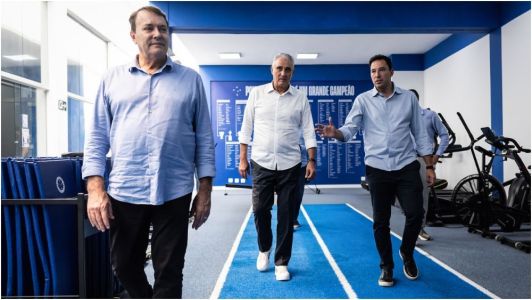 Tite, novo técnico do Cruzeiro, ao lado de Pedro Lourenço e Pedro Junio, na Toca da Raposa II
