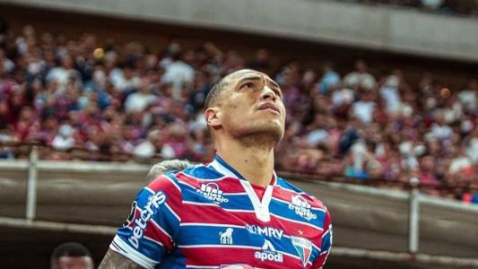 Zagueiro Titi, do Fortaleza, não vai enfrentar o Flamengo por causa do terceiro cartão amarelo