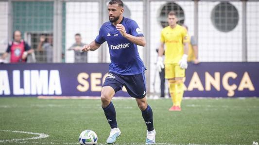 Titular absoluto, zagueiro Luciano Castán é um dos destaques do Cruzeiro em 2023